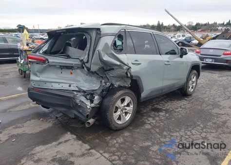 2021 Toyota Rav4 Xle z USA, uszkodzony, nr VIN 2T3P1RFV8MC145311